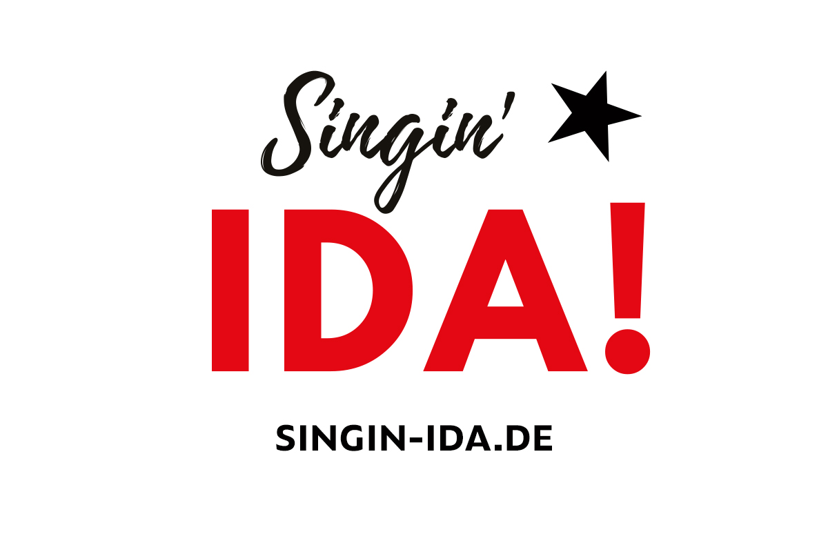 Logo und URL von Singin‘ IDA! – der Kinderchor in Hamburg für Blogeintrag der Website-Premiere, auf weissem Grund